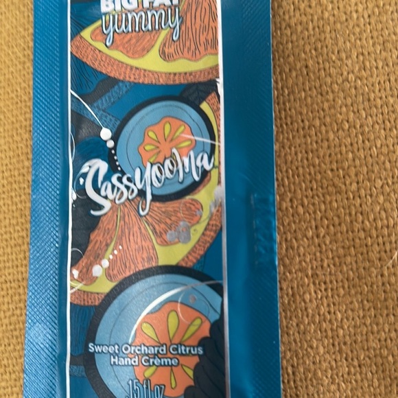 Perfectly Posh Sassyoma Big Fat Hand Cream - Picture 3 of 8